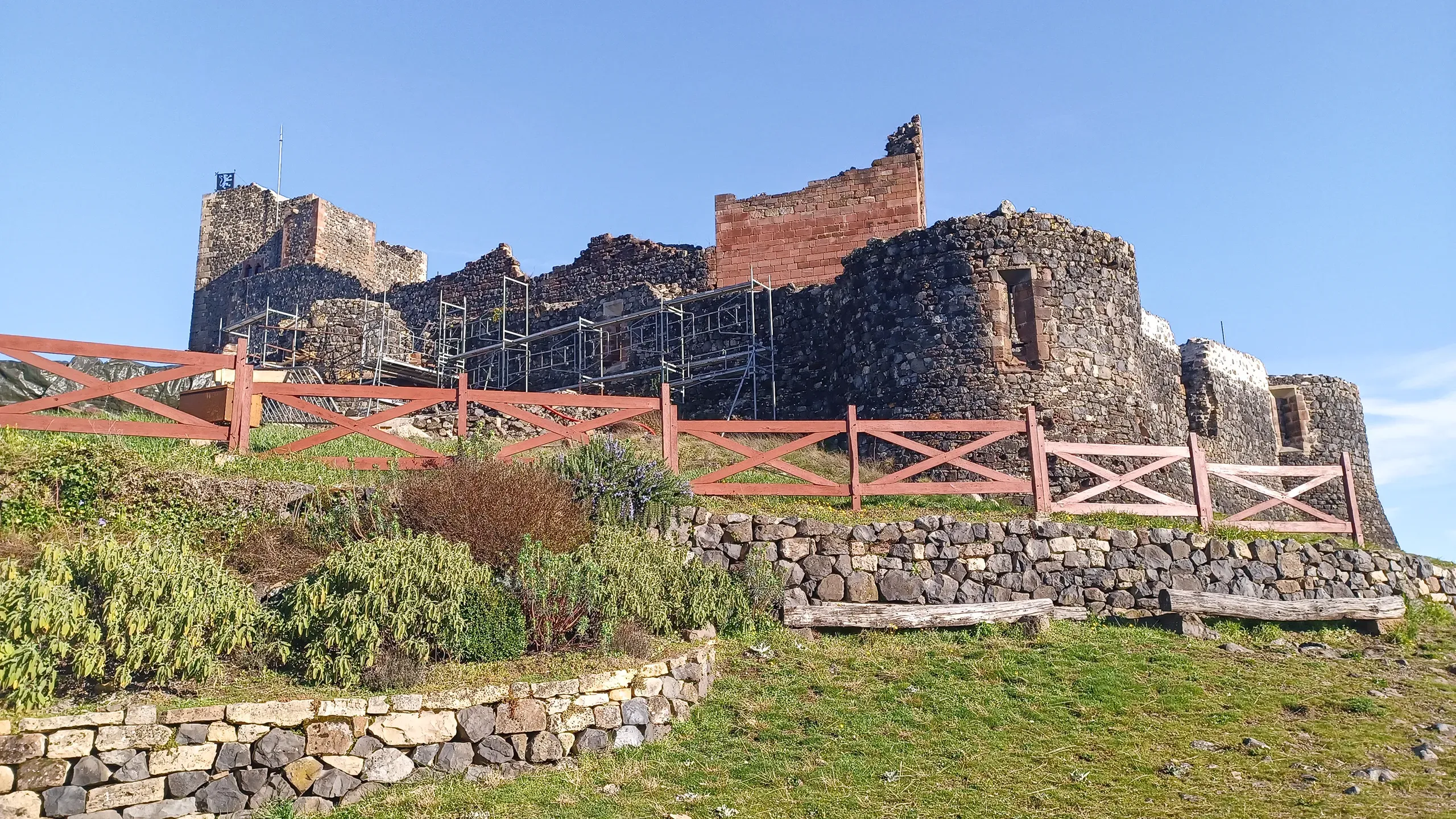 Visitez le Château de Calmont d'Olt, dans l'Aveyron, avec le Pass Patrimoine. ©LorèneAudion 2024