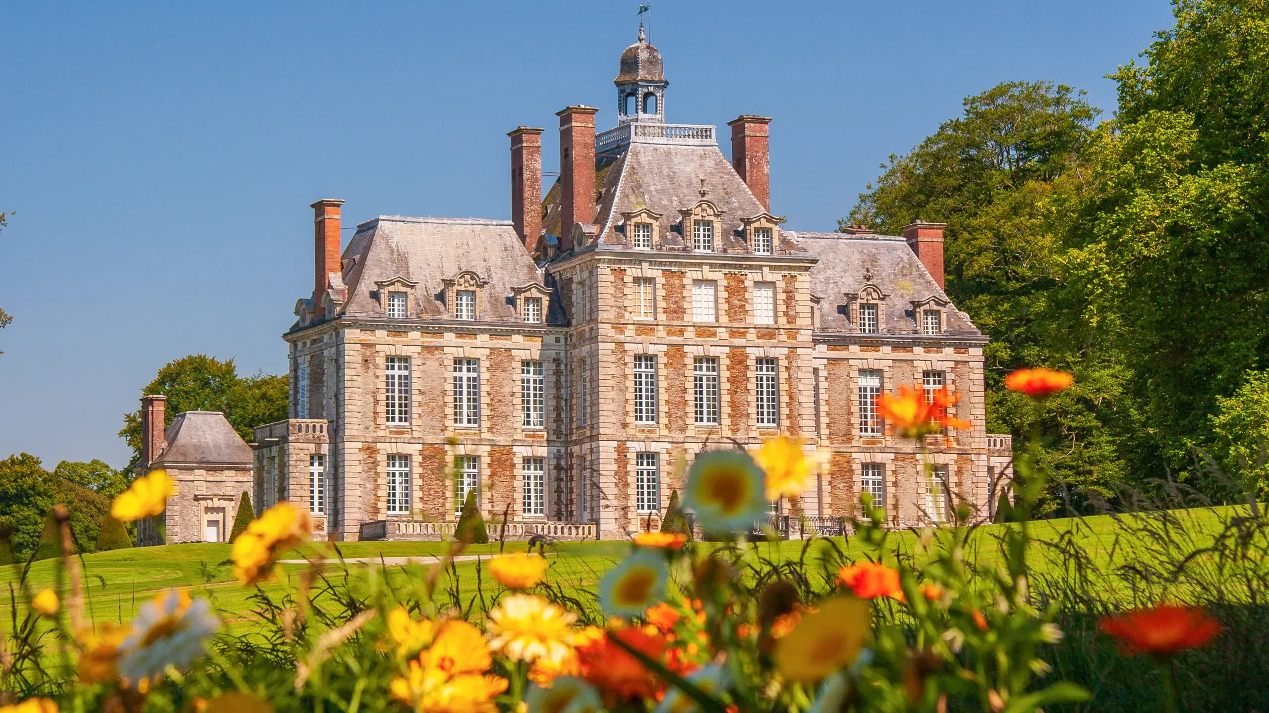 Visitez le Château de Balleroy, dans le Calvados, avec le Pass Patrimoine. ©AdobeStock_341807654