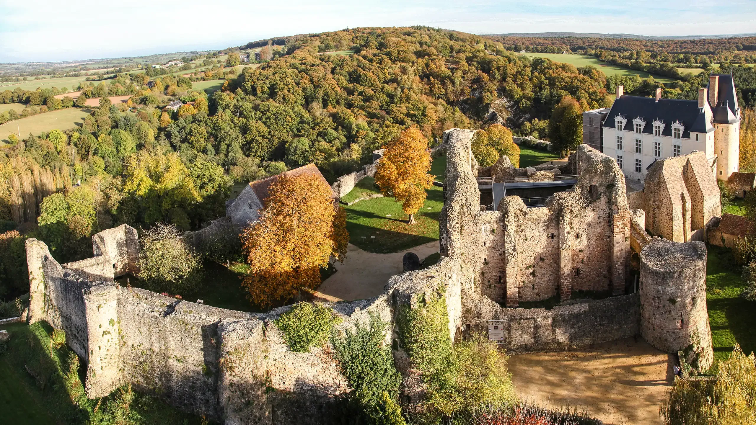 Visitez le Château de Sainte Suzanne, dans la Mayenne, avec le Pass Patrimoine. ©Jp.morteveille