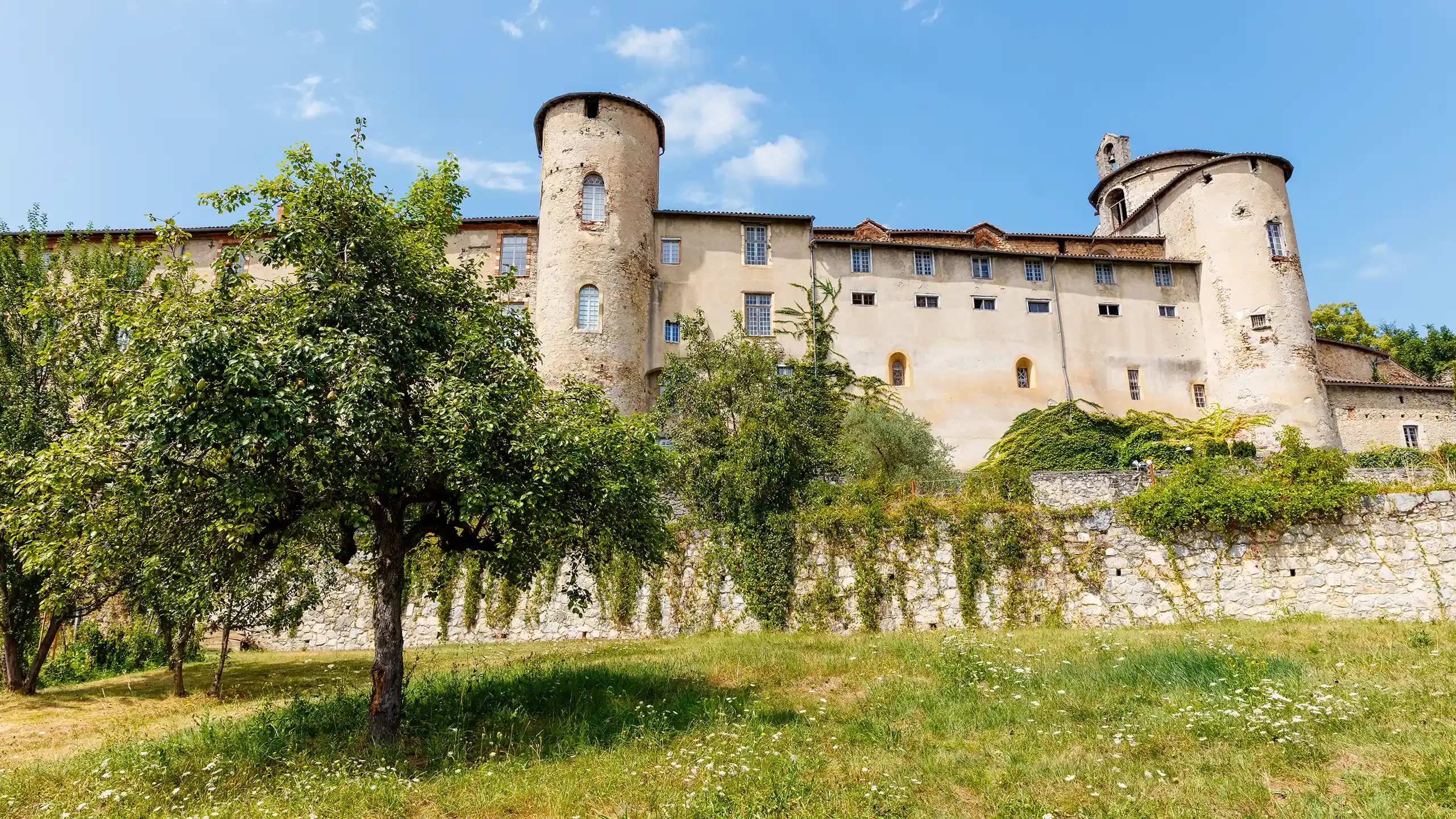 Palais des Évêques de Saint-Lizier en Ariège à visiter avec le Pass Patrimoine © Marmontel