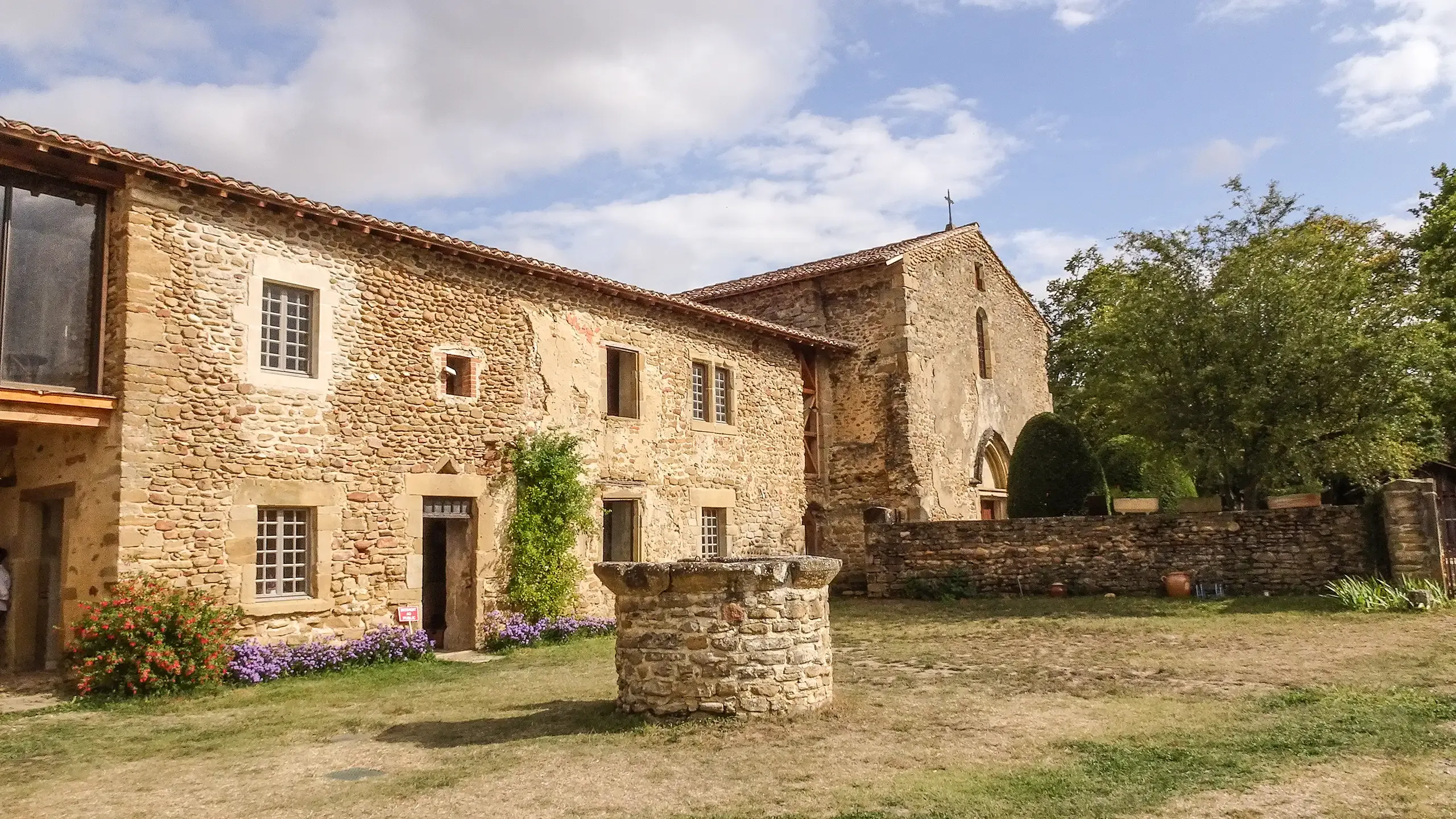 Prieuré de Charrière © Clary Paco