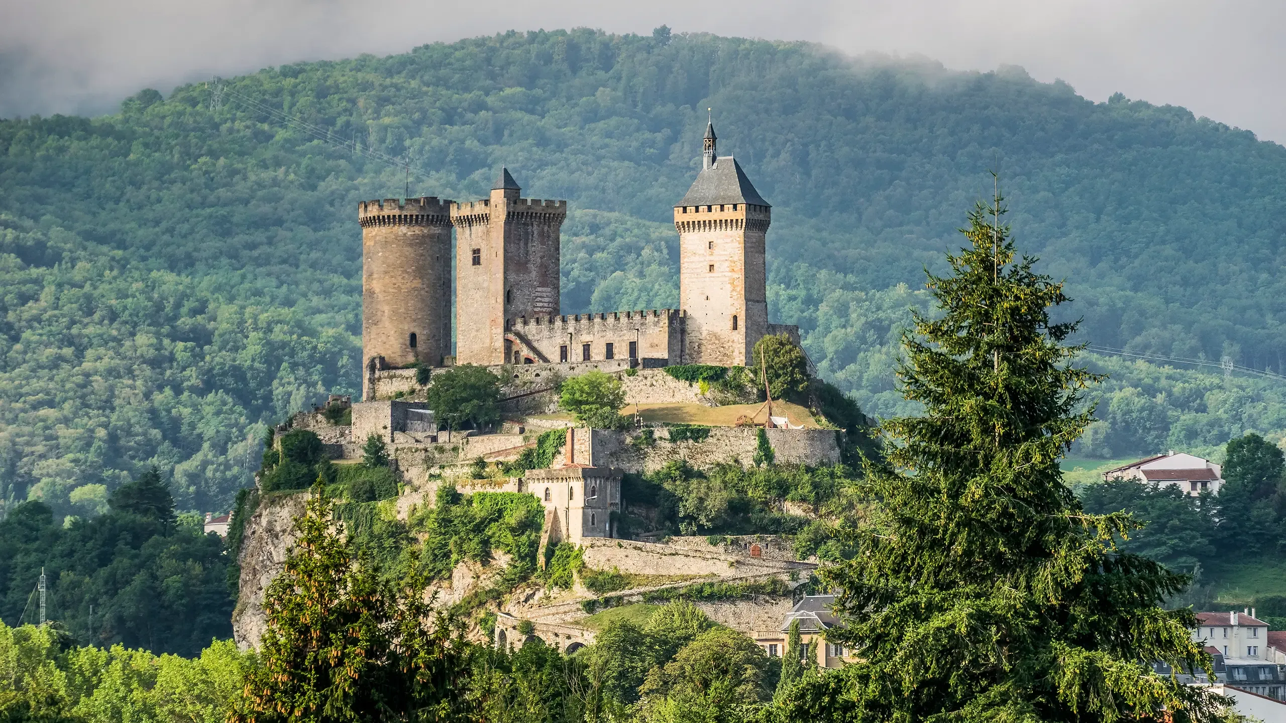 Château de Foix en Ariège, à visiter avec le Pass Patrimoine © Krzysztof Golik - CC BY-SA 4.0