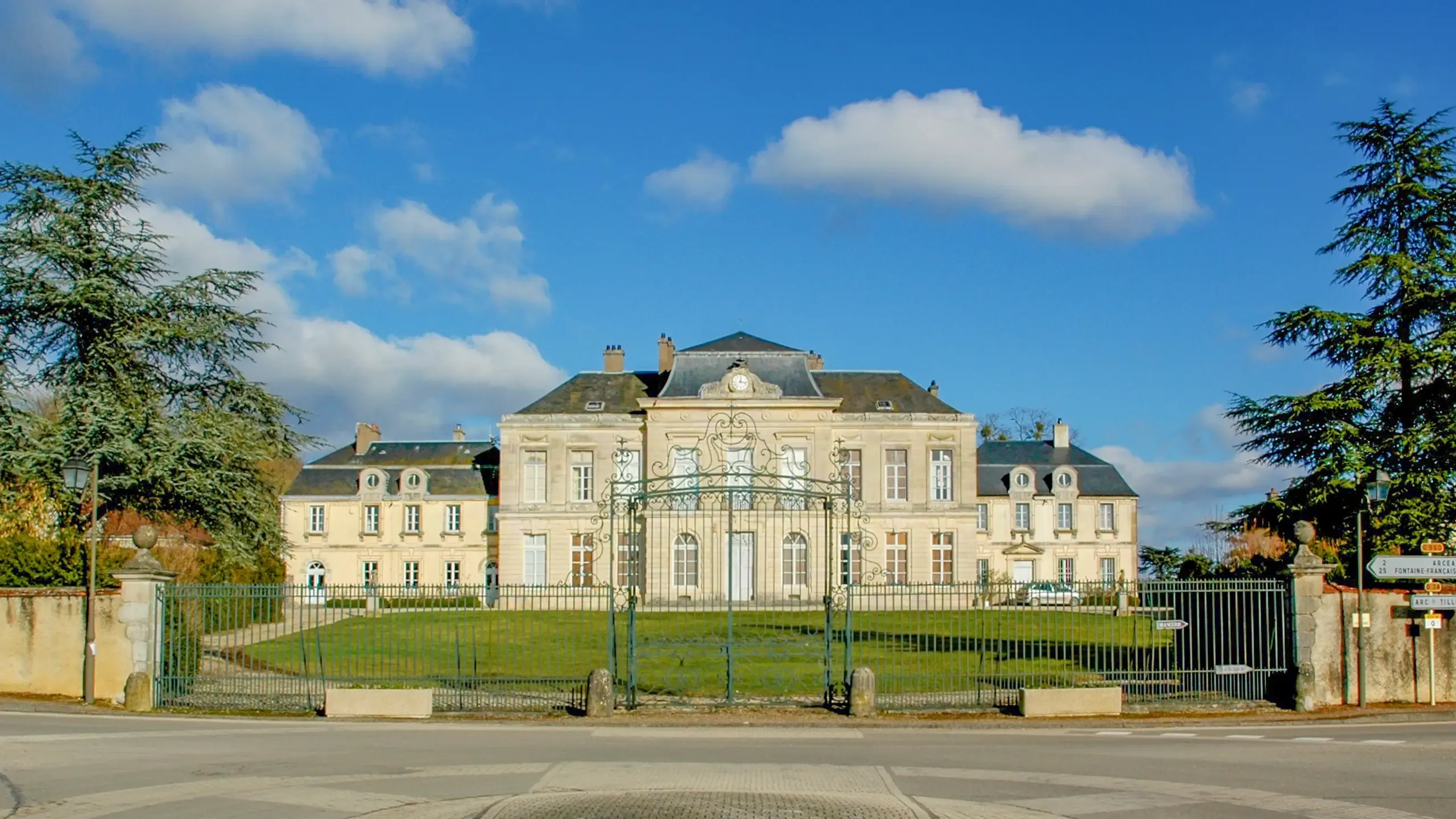Visitez le Château d'Arcelot, en Côte-d'Or, avec le Pass Patrimoine. © W.Mechelke