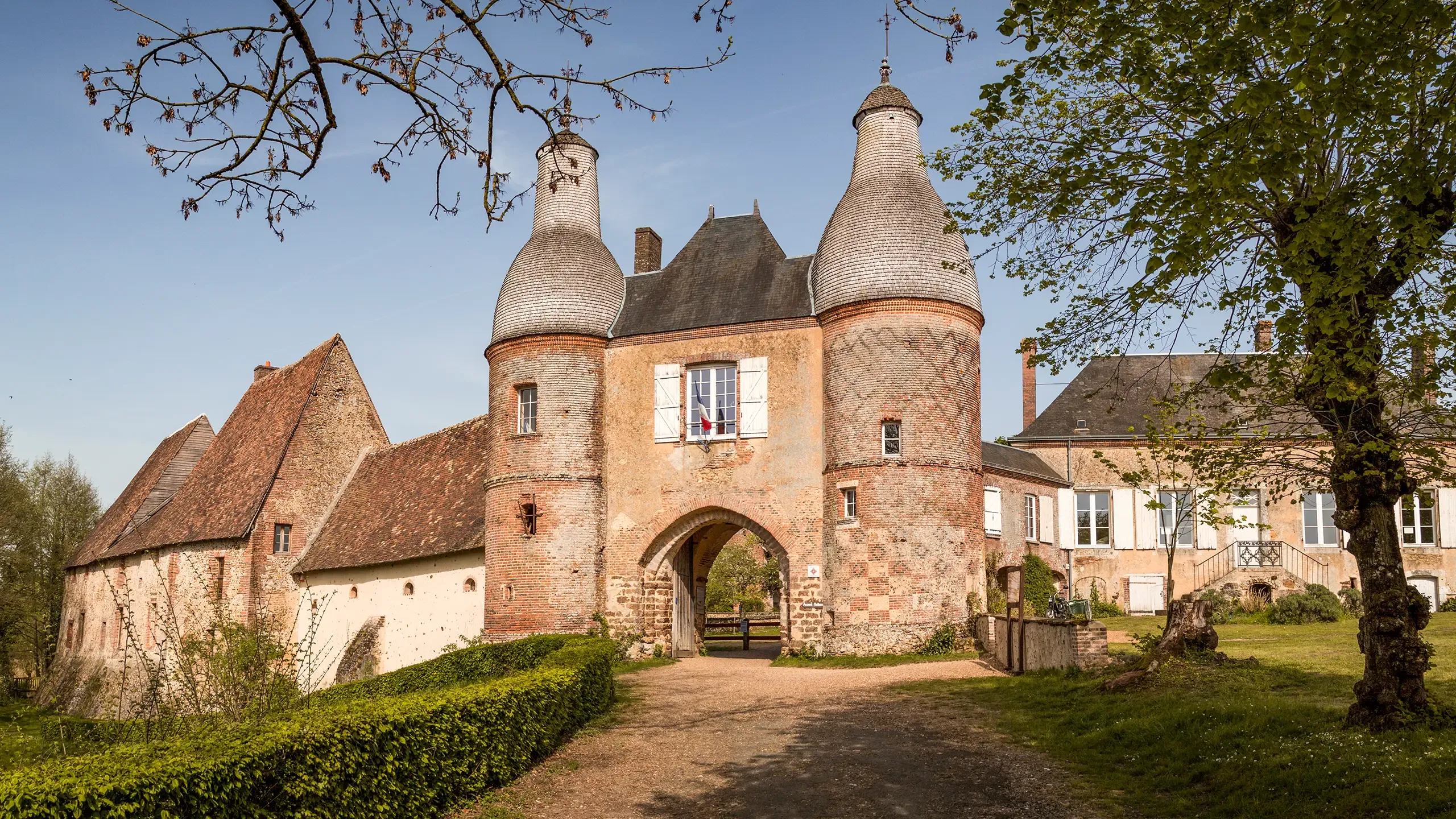 Commanderie d'Arville dans le Loir-et-Cher à visiter avec le Pass Patrimoine © Bobby Brigss AdobeStock