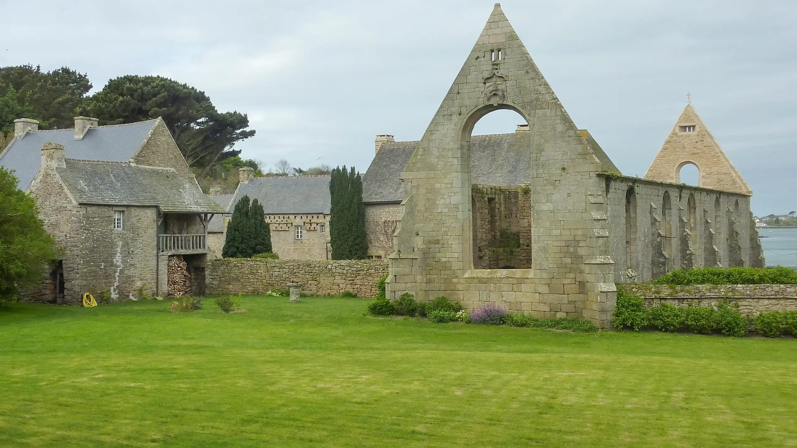 Visitez l'Abbaye Notre-Dame des Anges, à Landéda, dans le Finistère, avec le Pass Patrimoine. ©Moreau.henri, CC BY-SA 3.0
