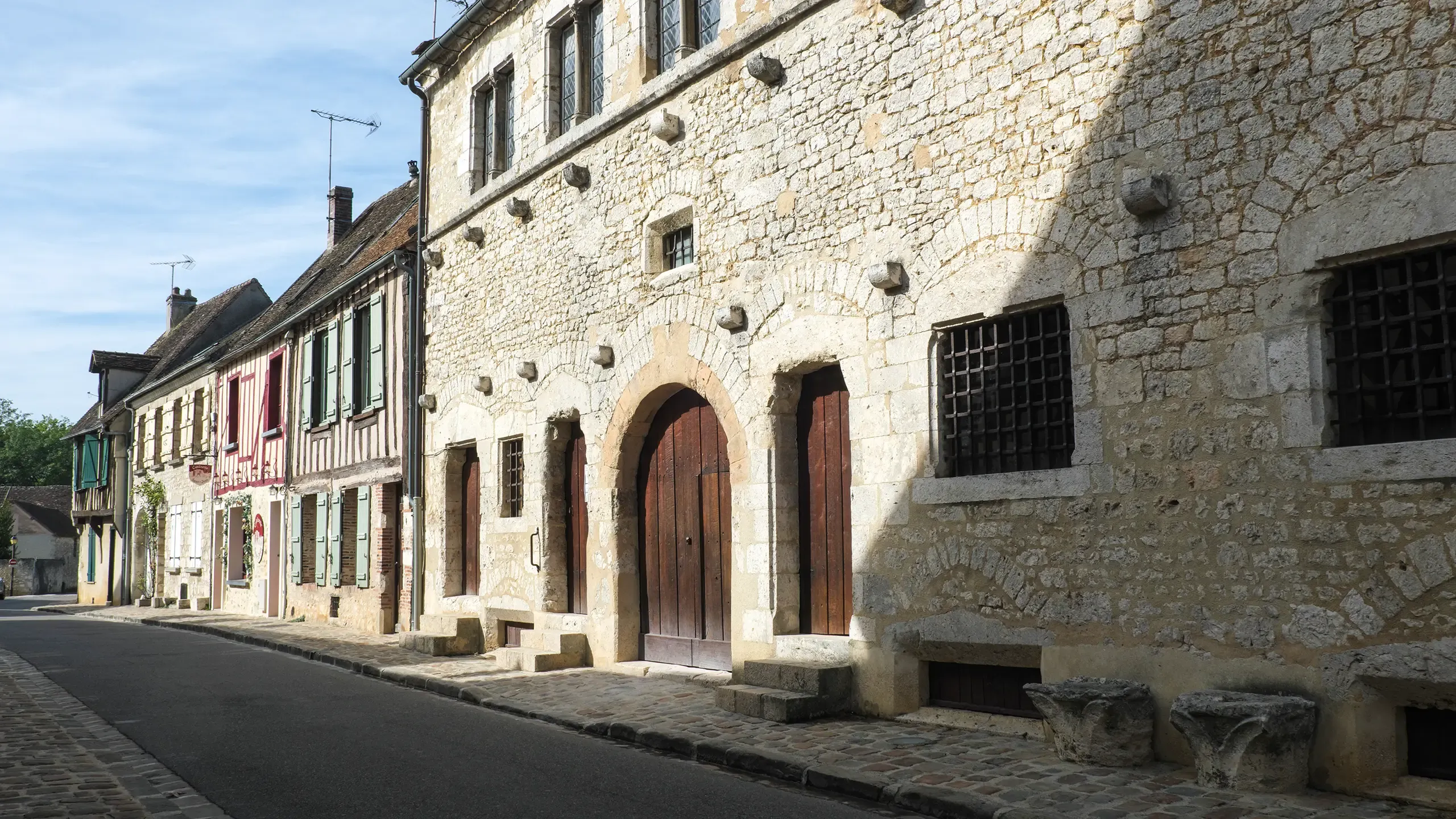 Visitez la Grange aux Dîmes de Provins, en Seine-et-Marne, avec le Pass Patrimoine. ©GFreihalter CC BY-SA 4.0