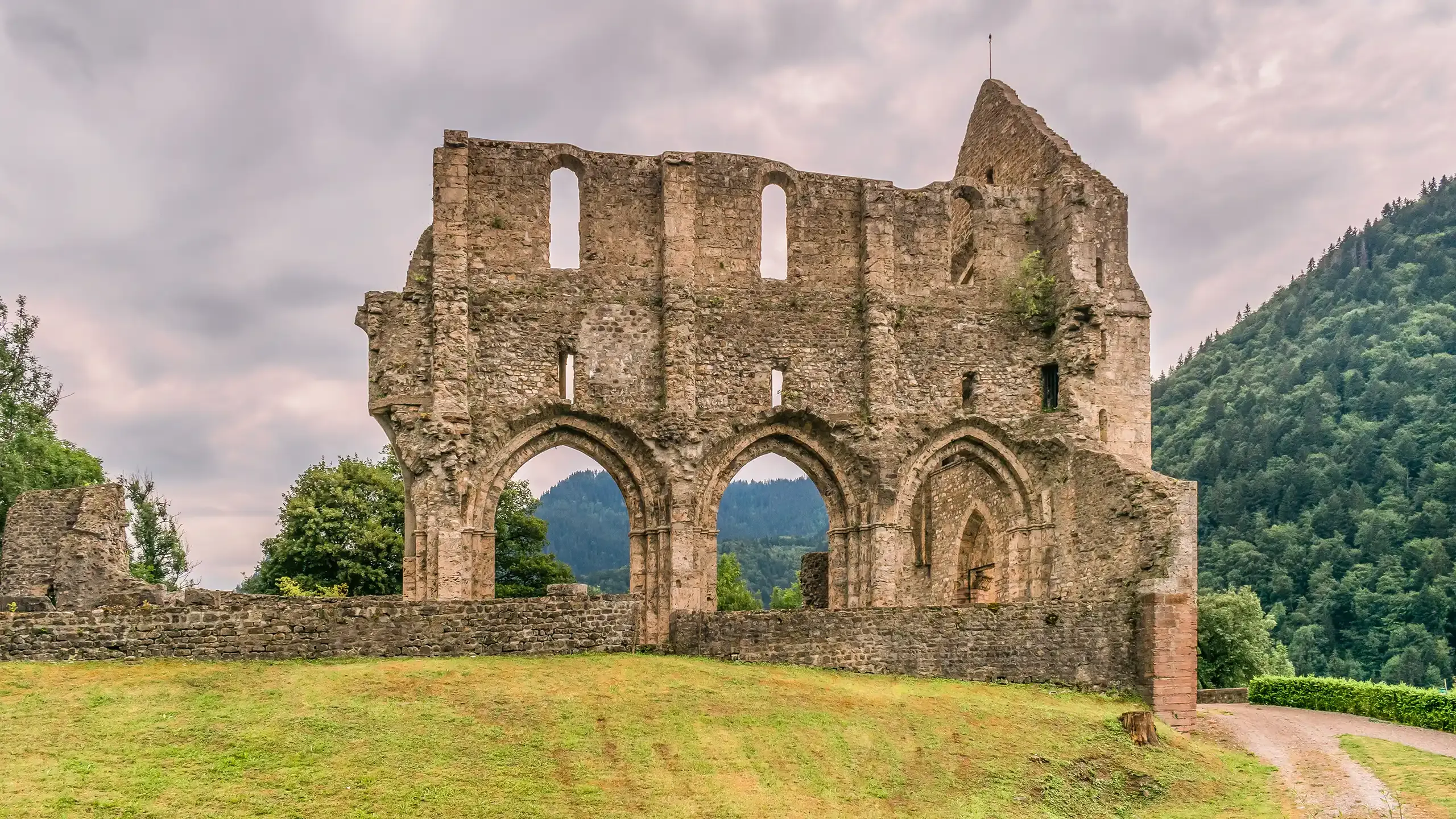 Visitez l'Abbaye d'Aulps en Haute-Savoie avec le Pass Patrimoine©Krzysztof Golik, CC BY SA 4.0