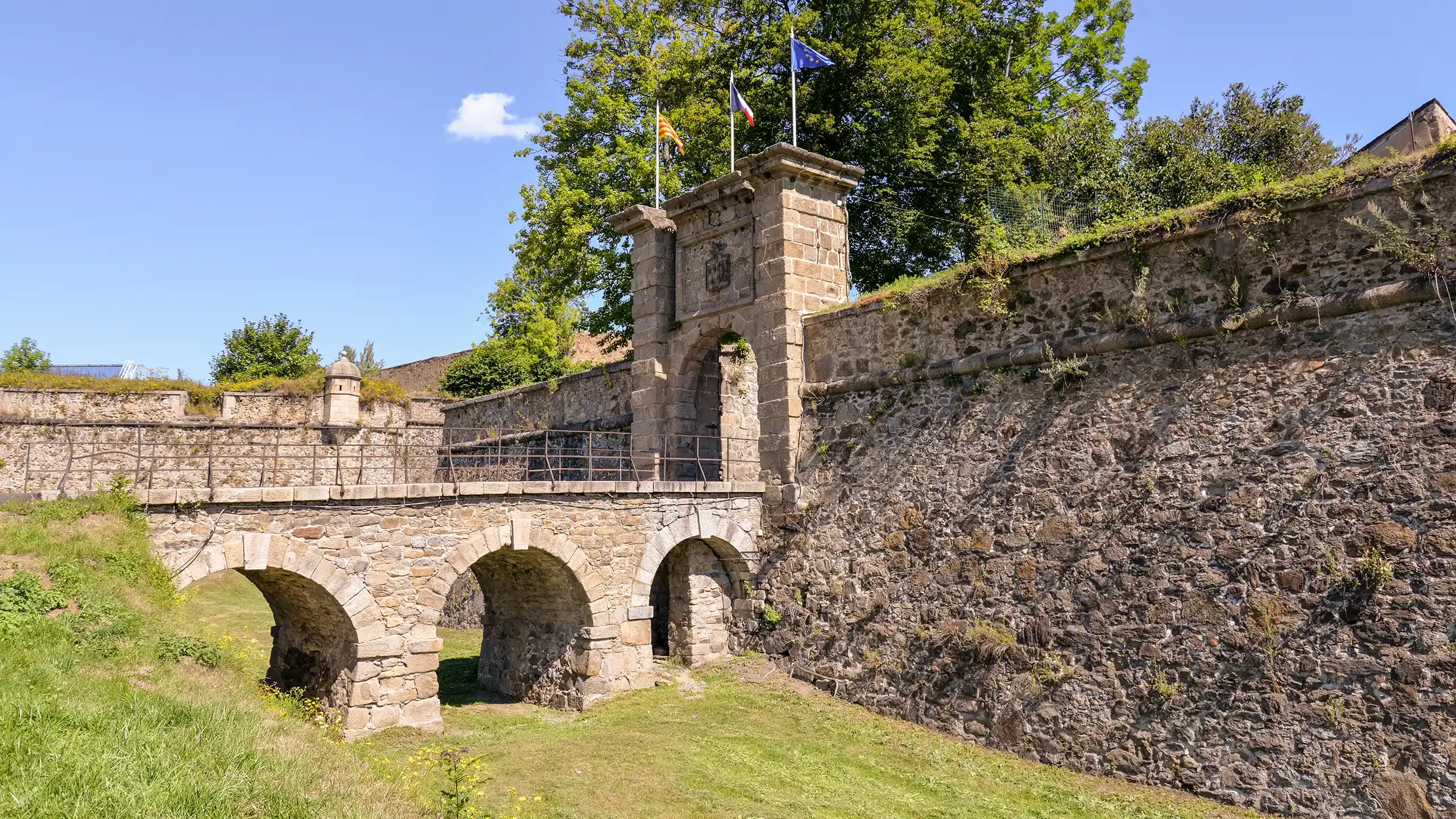 Citadelle de Mont-Louis dans les Pyrénées-Orientales à visiter avec le Pass Patrimoine © Calips - CC BY SA 3.0
