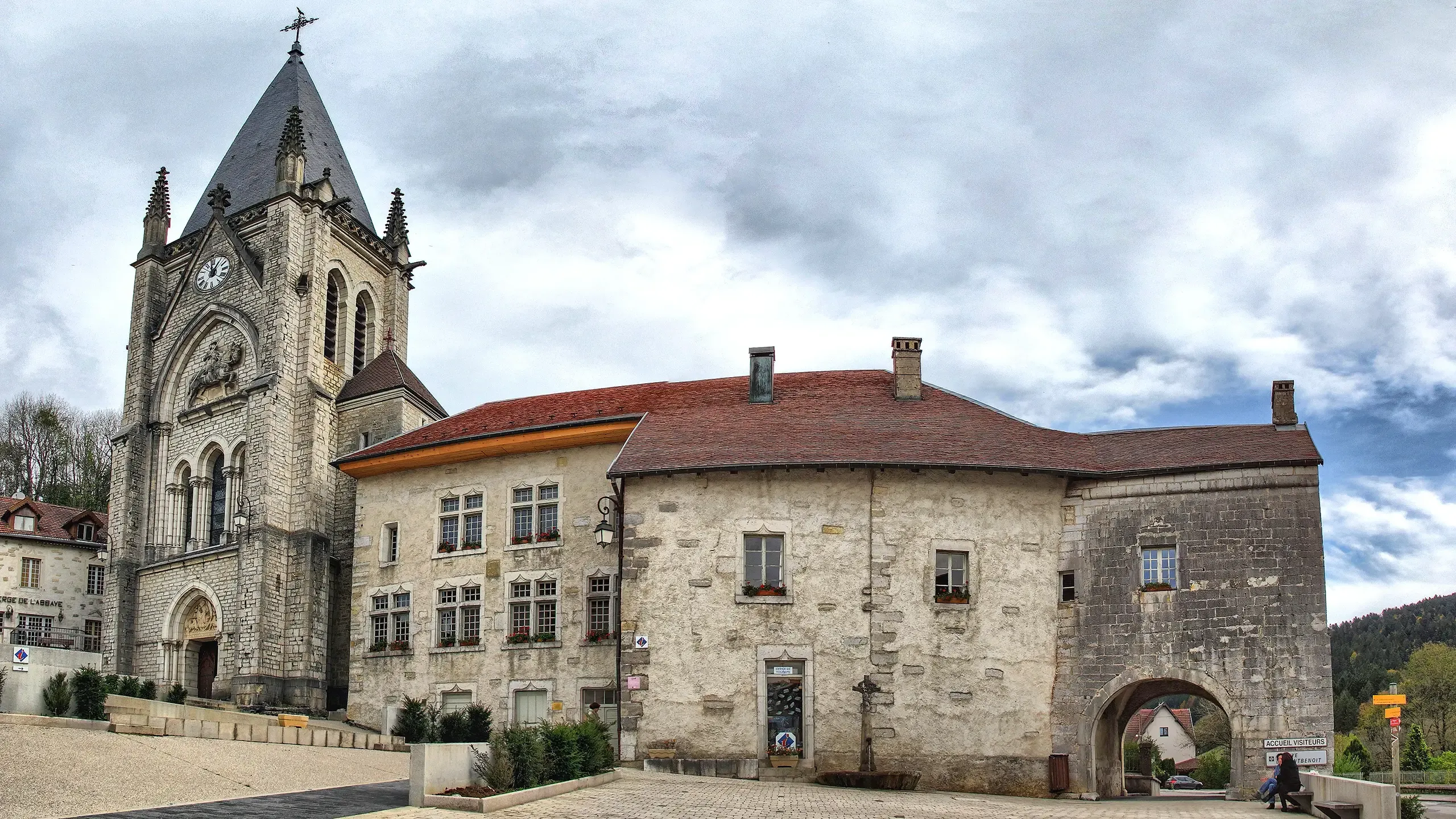 Visitez l'abbaye de Montbenoît dans le Doubs avec le Pass Patrimoine c JGS25 — CC BY-SA 3.0 