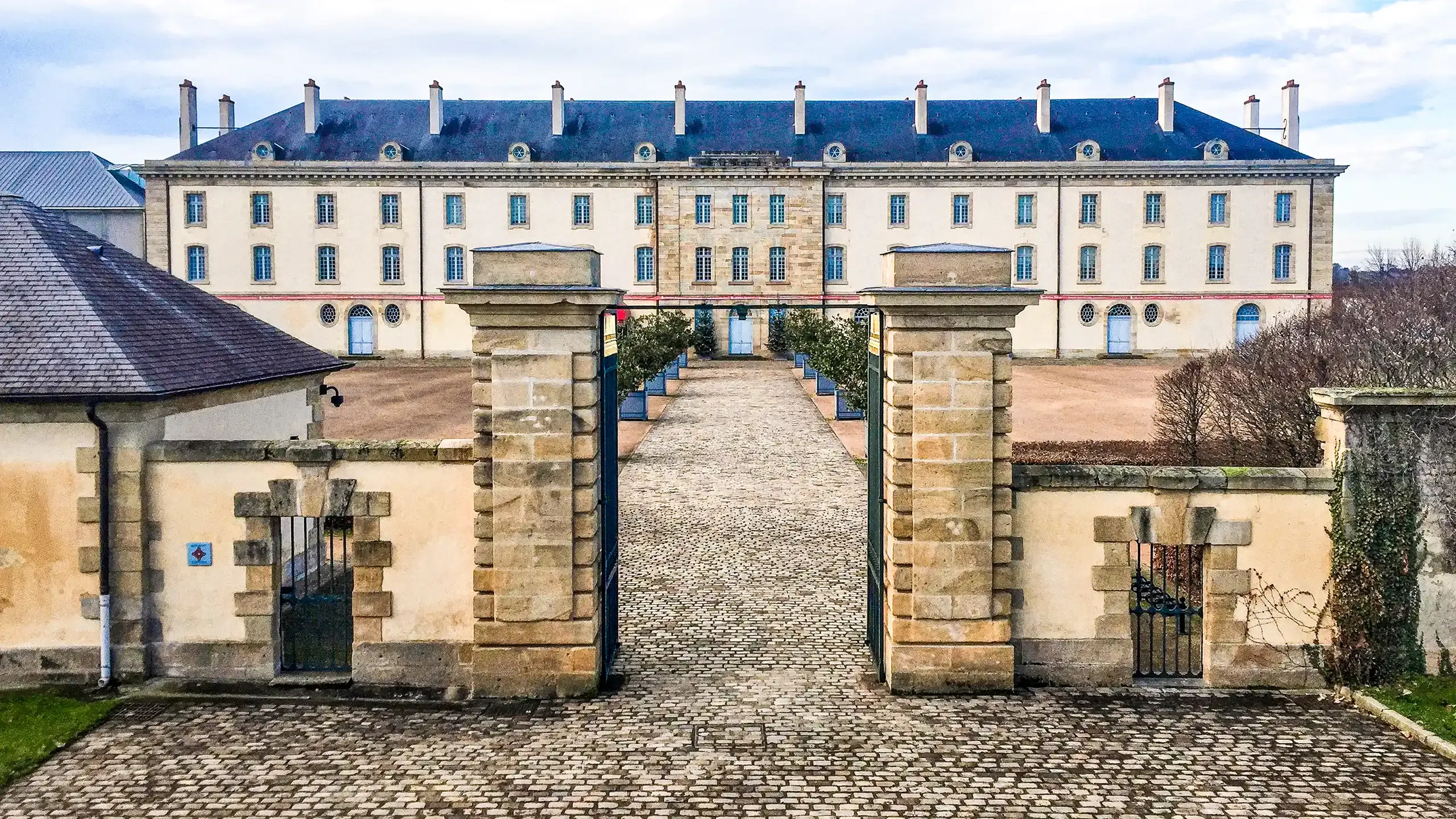 Visitez le Centre national du costume et de la scène (CNCS) dans l’Allier avec le Pass Patrimoine © Mohatatou