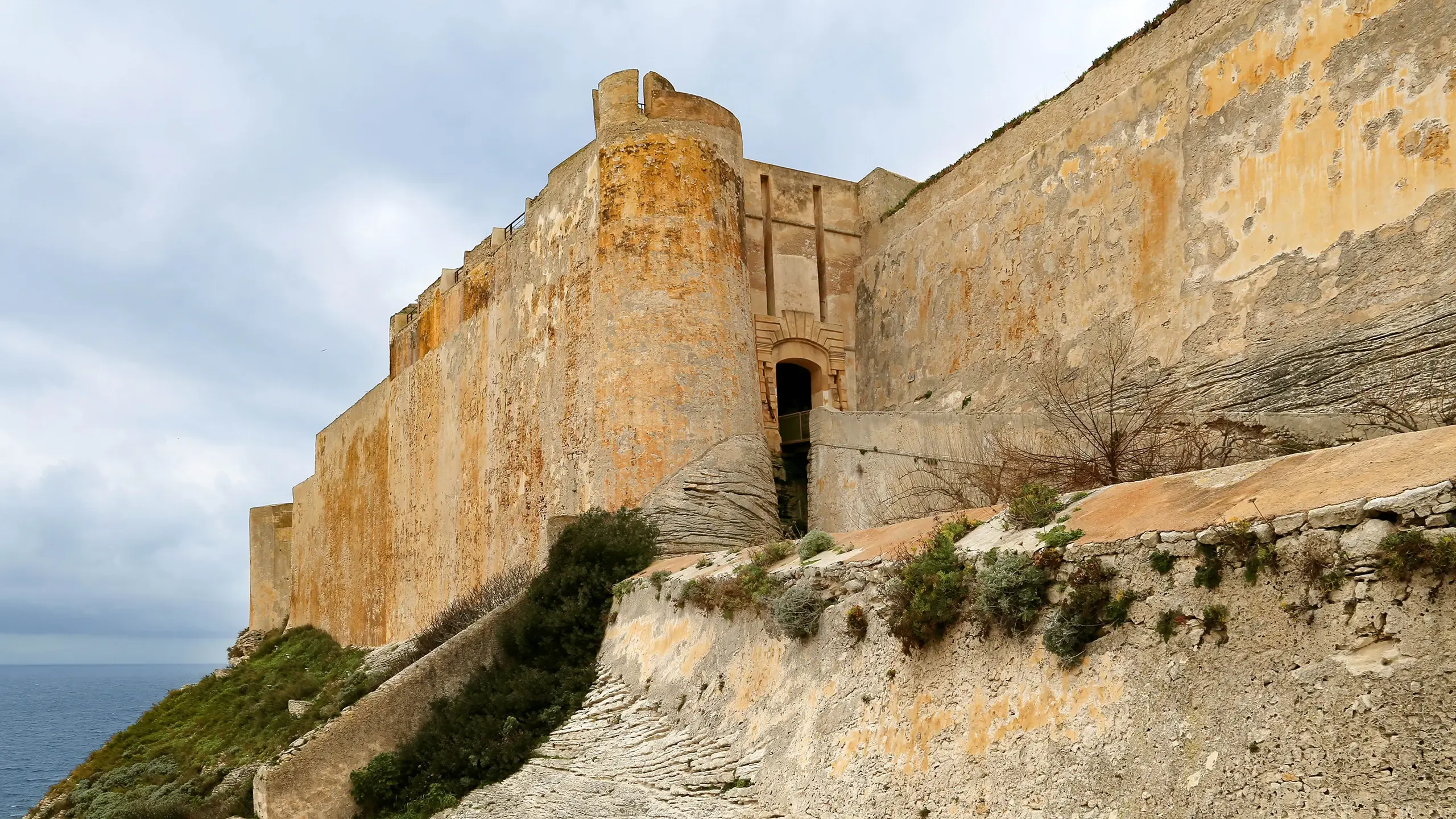 Bastion de l'Etendard à Bonifacio à visiter en Corse avec le Pass Patrimoine © Sailko - CC BY 3.0