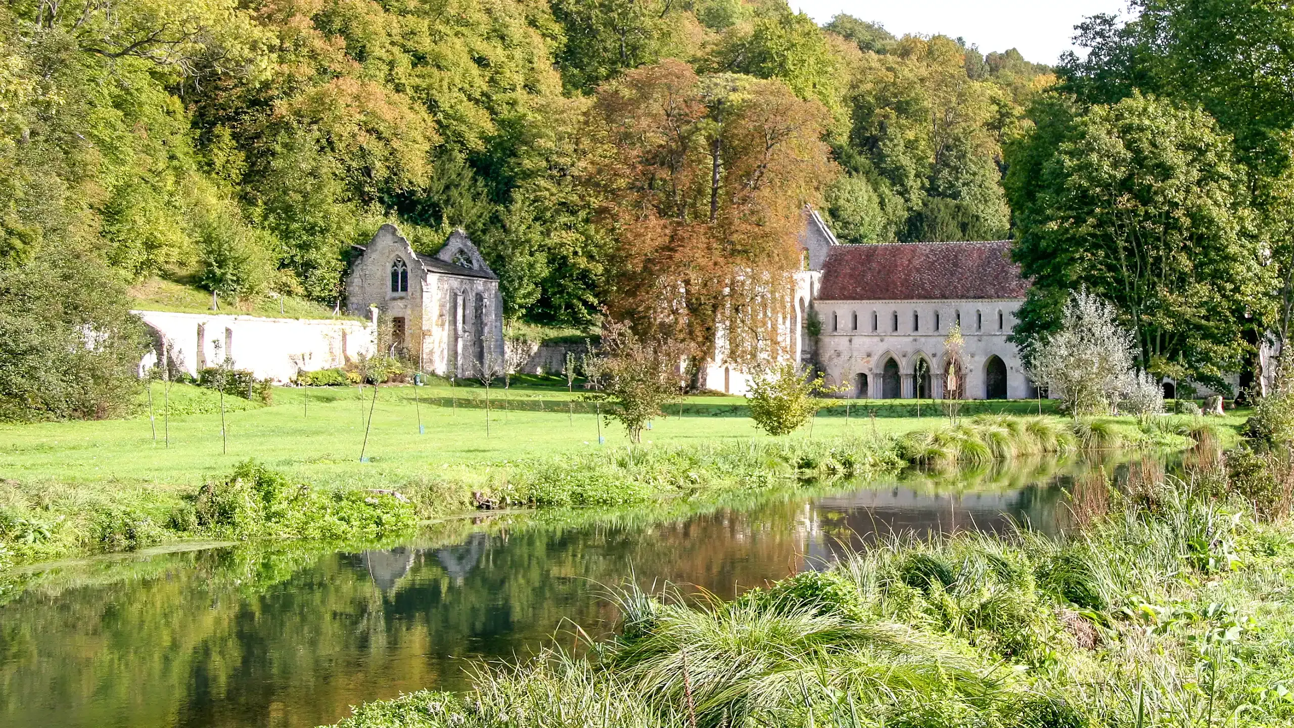 Abbaye de Fontaine-Guérard à visiter dans le département de l'Eure ©Tristan Nitot, CC BY-SA 3.0