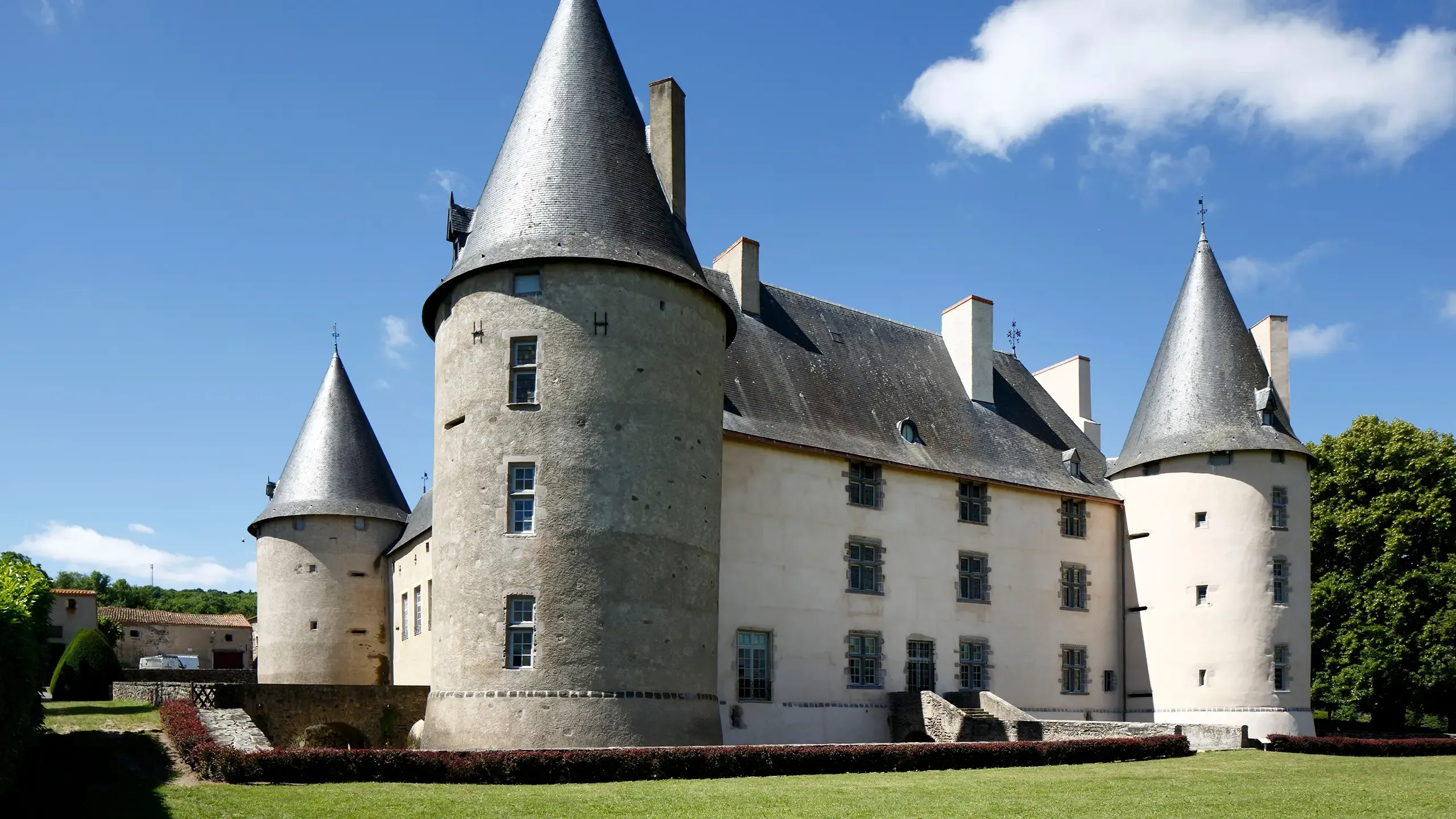 Visitez le Villeneuve-Lembron dans le Puy-de-Dôme avec le Pass Patrimoine © D.Bordes, CMN, Paris