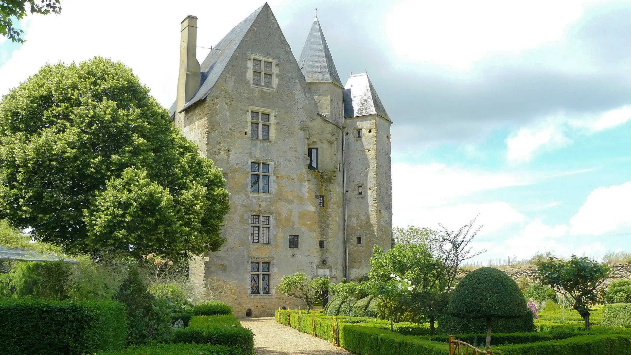 Visitez le Donjon et les jardins de Ballon, dans la Sarthe, avec le Pass Patrimoine © Guéroult