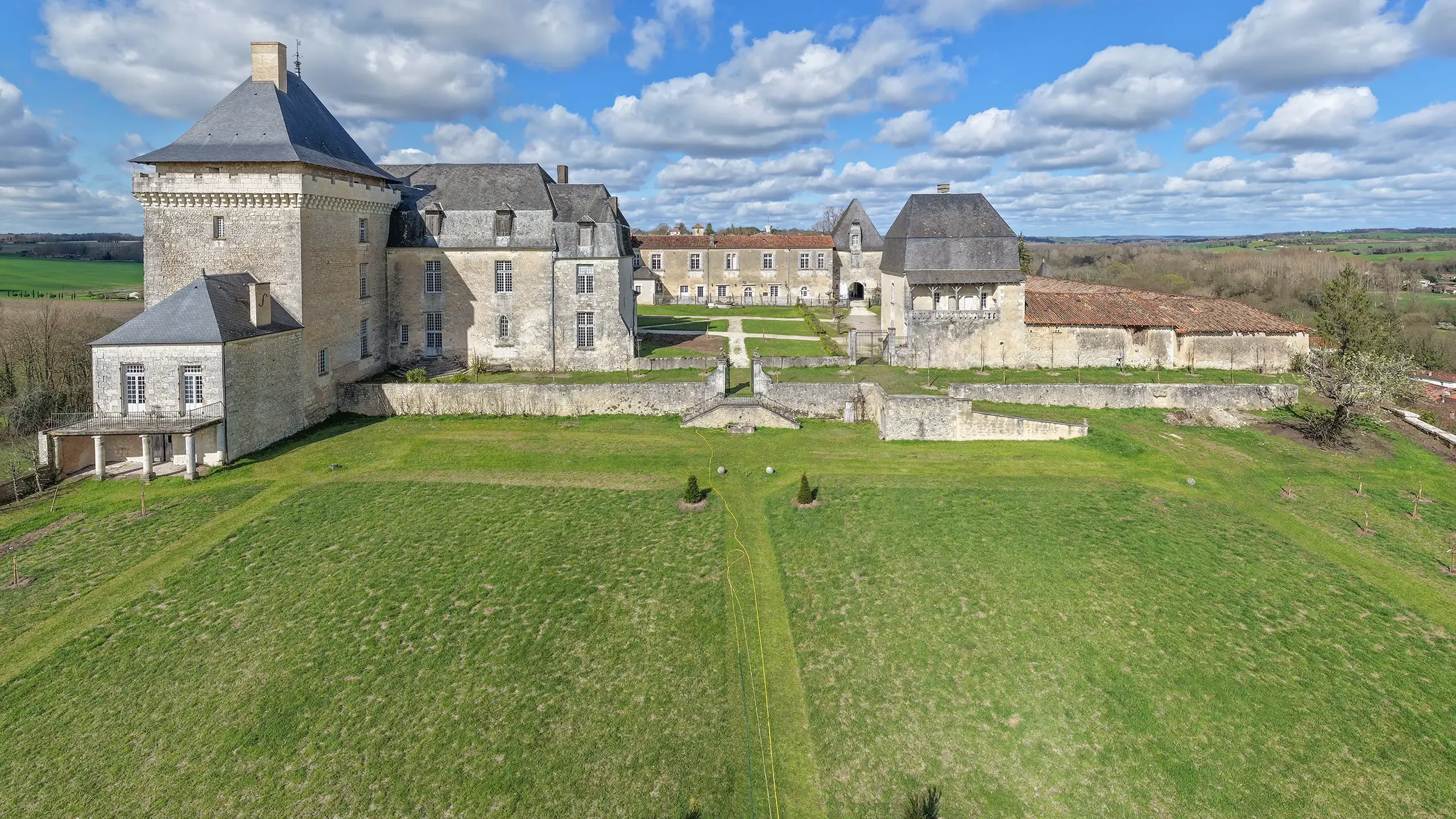 Visitez le château de Chalais, en Charente, avec le Pass Patrimoine © Franck THERY