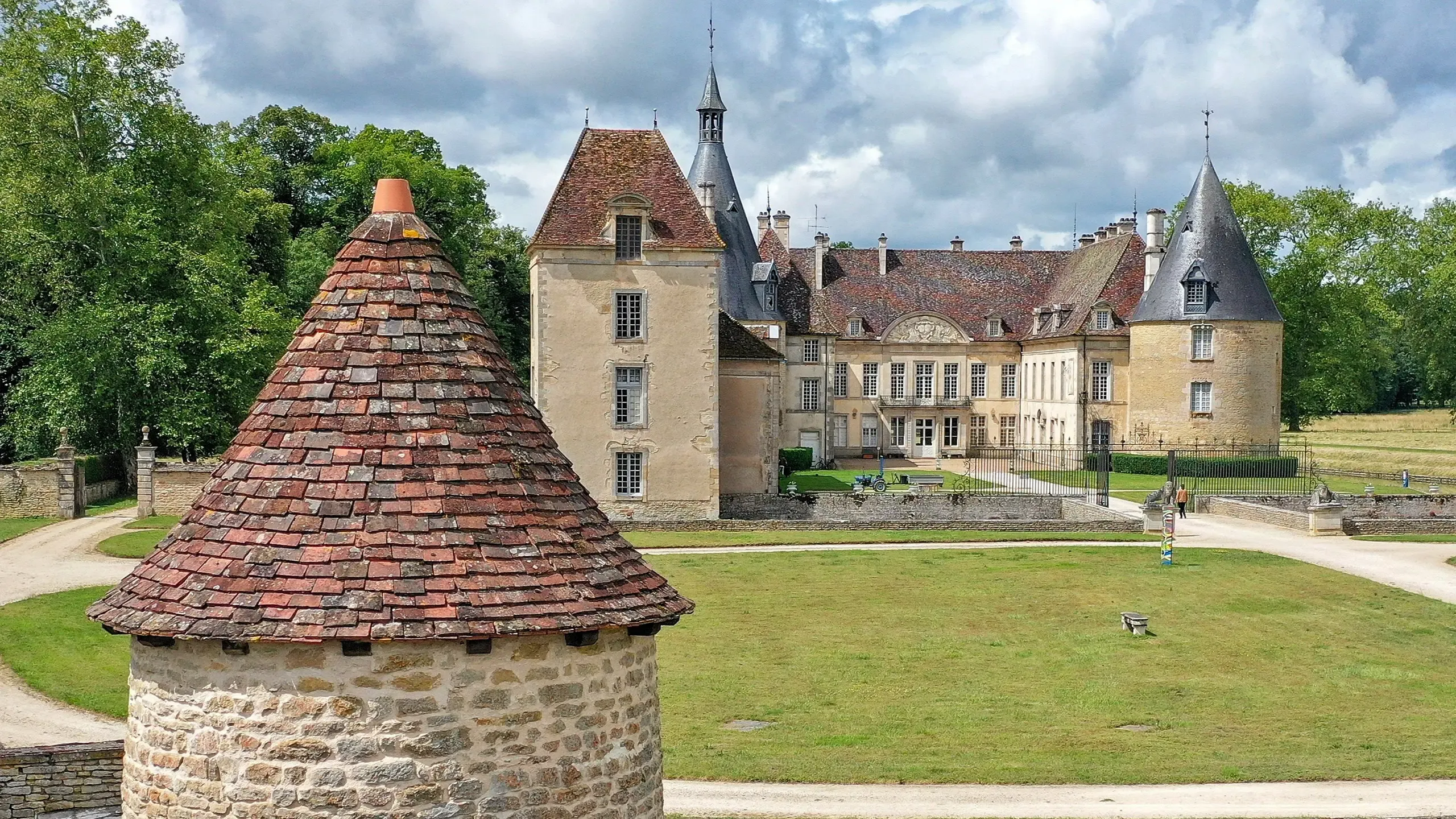 Visitez le Château de Commarin, en Côte-d'Or, avec la Pass Patrimoine. © Pierre Holley - Châteaux & Histoire