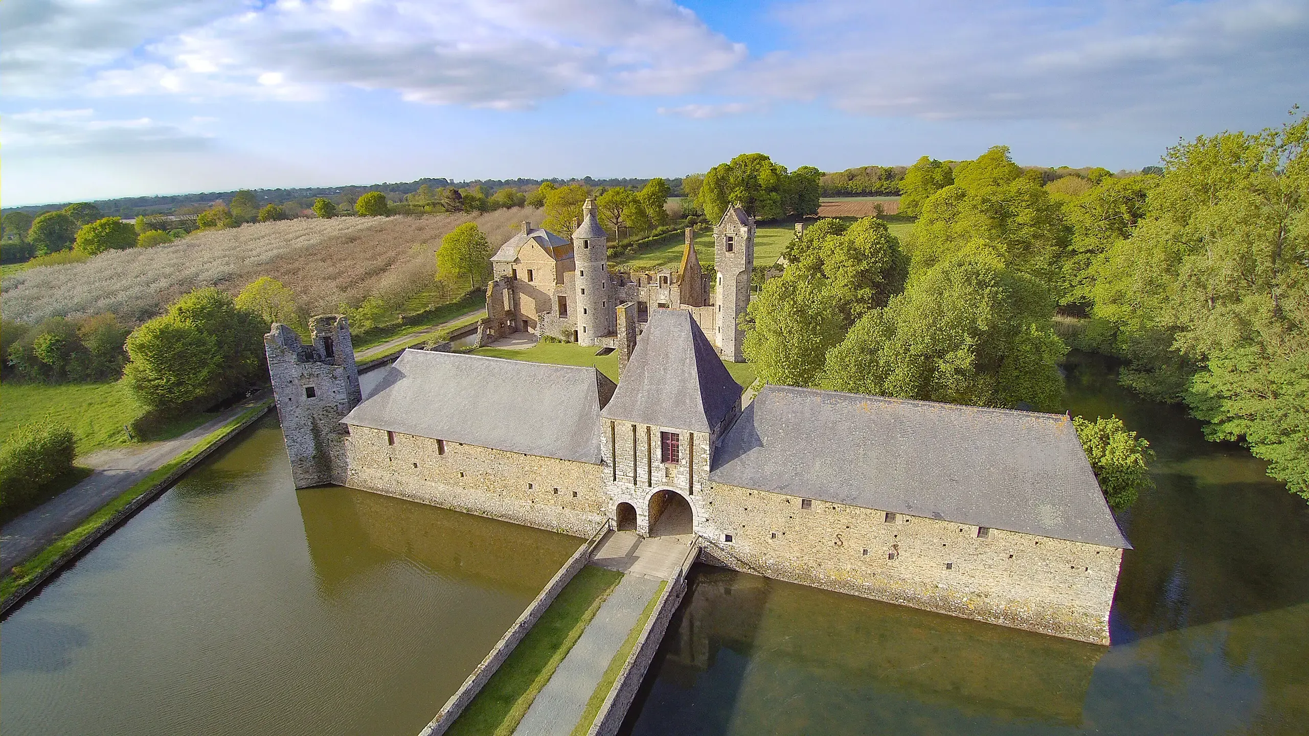 Visitez le Château de Gratot, dans la Manche, avec la Pass Patrimoine. © CACG-DR