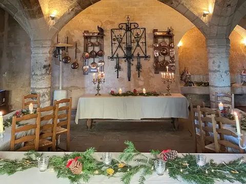 Le festin des seigneurs au Moyen Âge © Château de Montreuil-Bellay