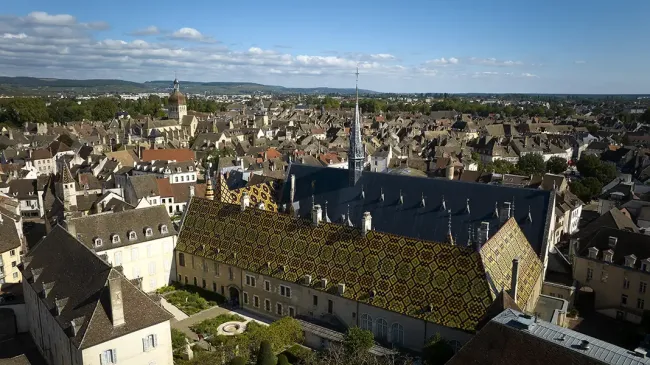 Vue drone des Hospices Civils de Beaune © Julien PIFFAUT