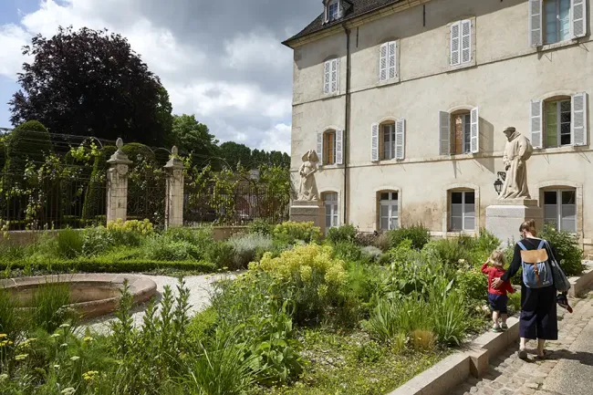 Cour des fondateurs de l'Hôtel-Dieu des Hospices Civils de Beaune © Julien Piffaut