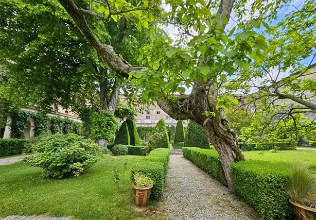 Jardin à la française de l’abbaye de Boulbonne © Marie-France Bord