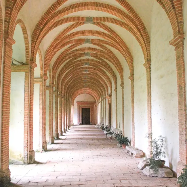 Le cloître des moines © Thibaud Moulas