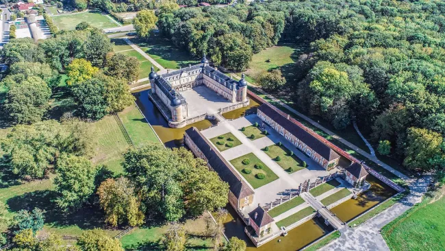 Château de Pierre-de-Bresse vu du ciel © E. Chignier - Ecomusée de la Bresse 
