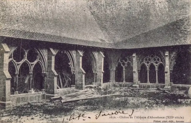 Carte postale ancienne du cloître en ruine ©Nathalie Desuzinge
