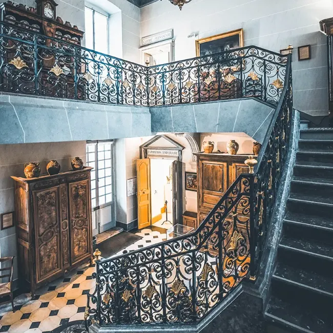 Escalier d'honneur du château de Pierre-de-Bresse © e. Chignier - Ecomusée de la Bresse
