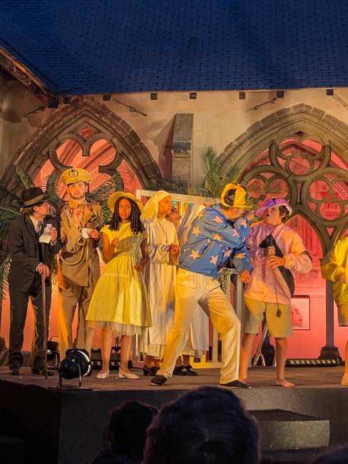 Les Rondes de Nuit à l'Abbaye – Représentation du Barbier de Séville en 2024 © Pôle Culturel d'Abondance