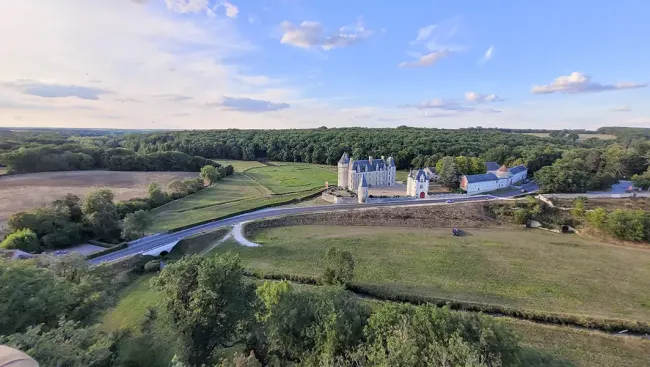Vue aérienne du Château de Montpoupon © Quentin de Louvencourt