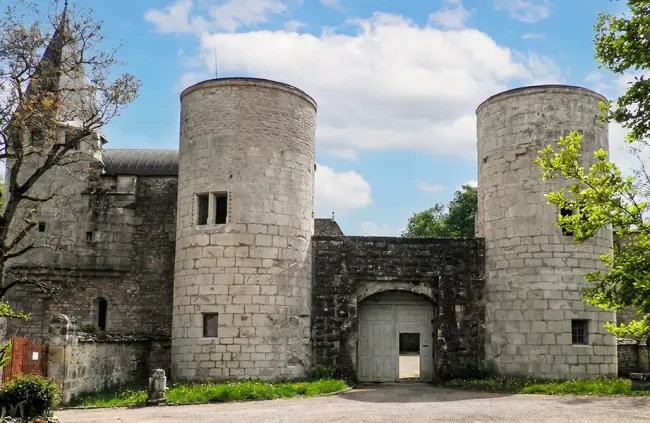 Châtelet d'entrée du Château de Germolles © Matthieu Pinnette