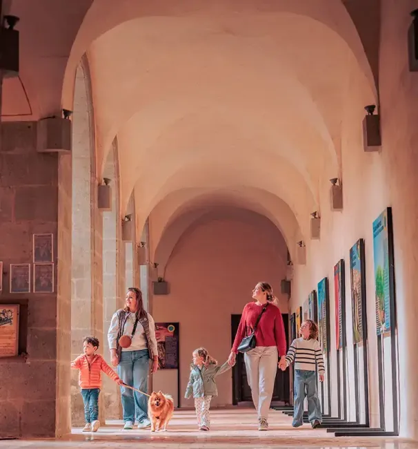 Le cloître de l’abbaye de Caunes-Minervois © Vincent Photographie - ADT