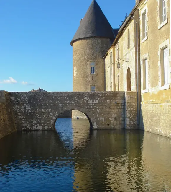 Douves du Château de Saveilles © Château de Saveilles