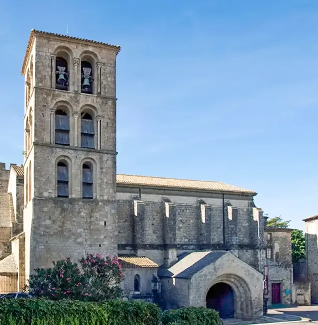 Le proche de l'église © Abbaye de Caunes-Minervois