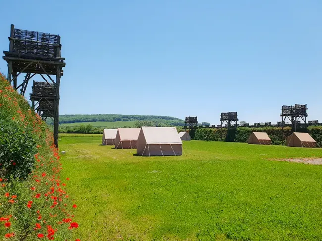 Reconstitution des fortifications MuséoParc Alésia © Viviane Raveneau au Muséovia Epona21 CC BY SA 4.0 