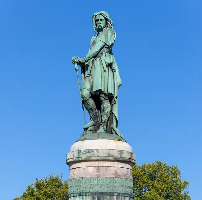 Statue de Vercingétorix du sculpteur Aimé Millet érigée à Alésia en 1865 sous Napoléon III © Benjamin Smith - CC BY-SA 4.0