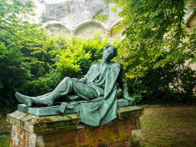 Statut parc du Château de Montrésor © Edward Knapczyk - CC BY-SA 3.0