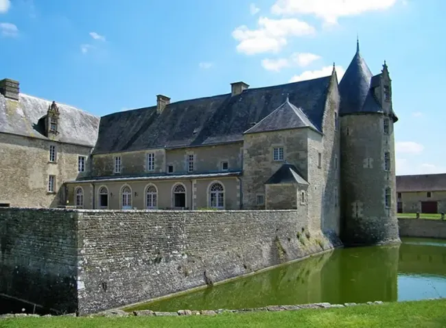 Vue cour intérieure du Château de Saveilles © Château de Saveilles