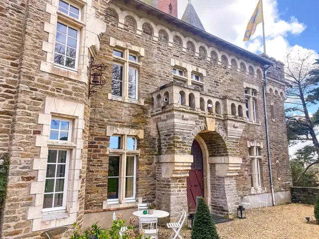 La cour du château de Pornic © Robert de Vogüe