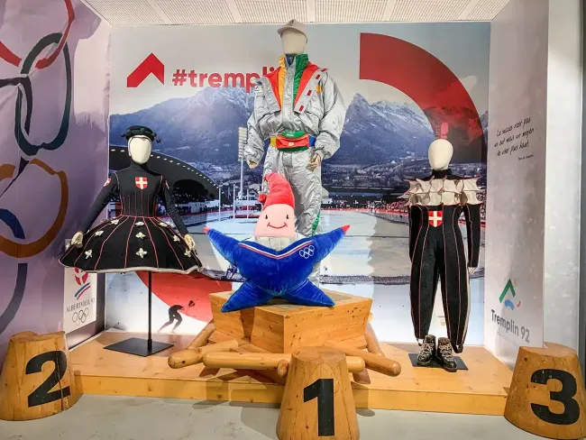 Podium des cérémonies © Maison des Jeux Olympiques
