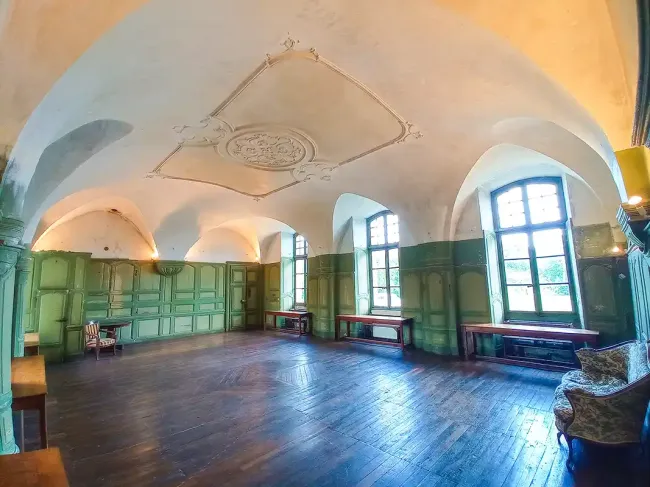 Réfectoire lambrissé du Couvent des annonciades célestes © Anthony Koenig