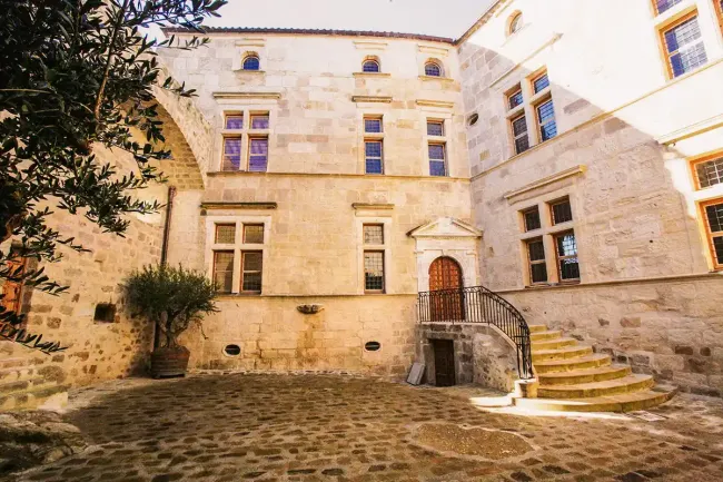 Château de Dio_Cour d'Honneur ©Fleutiaux Bertrand