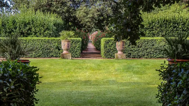 Chateau de Margon, Jardin allées ©Camille de Margon