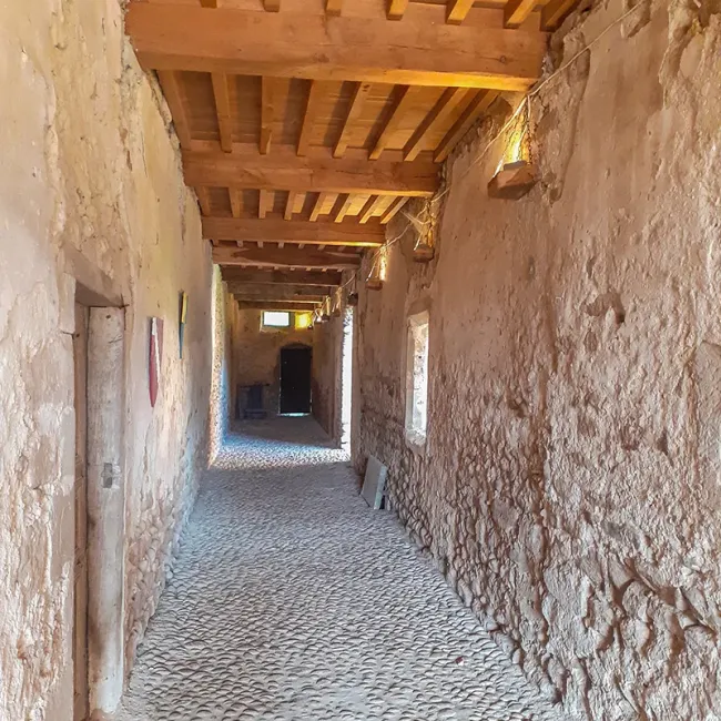 La traboule ou calade du Prieuré de Charrière © Patrimoine Castelneuvois