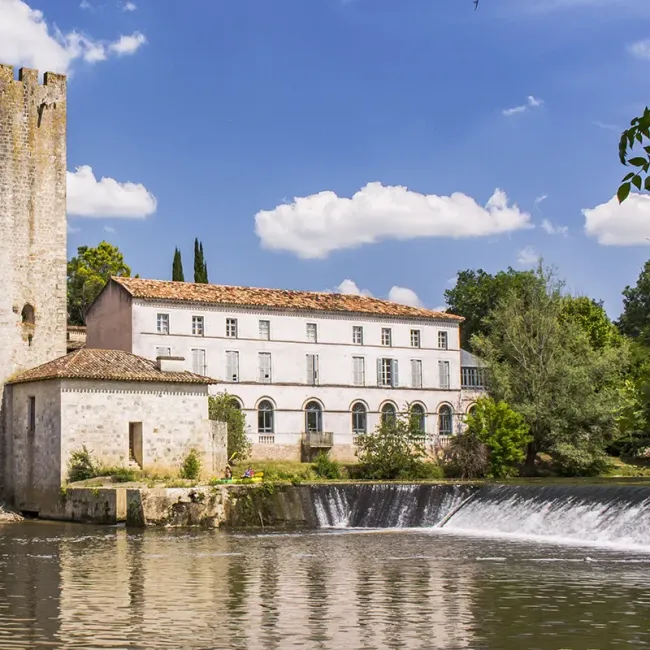 Annexe sud-ouest et barrage sur la Gélise © Albret Tourisme