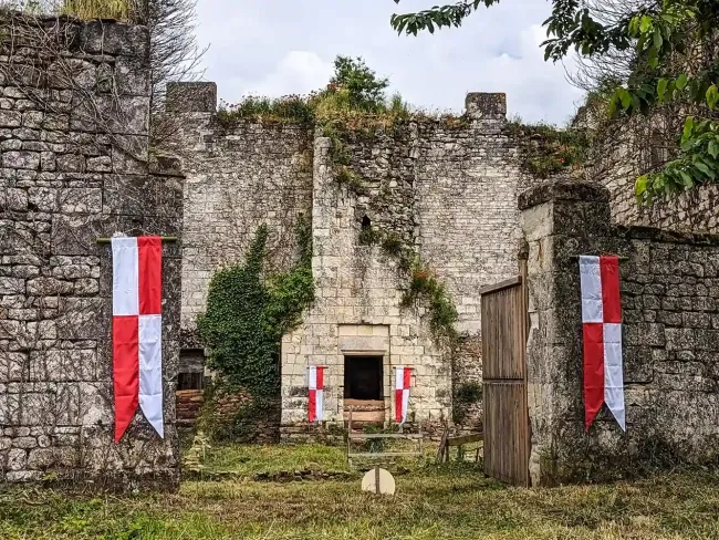 Entrée du pont levis de Montfaucon © Philippe Dubois