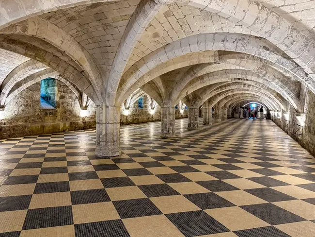 Celliers voûtés de l'abbaye royale du Moncel © AG_LC