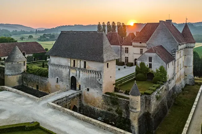 Vue aérienne du Château de Losse ©Déclic&Décolle