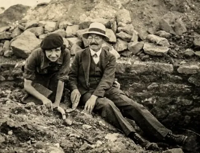 Alice et Louis Taverne lors de fouilles archéologiques en 1930 © Musée Alice Taverne